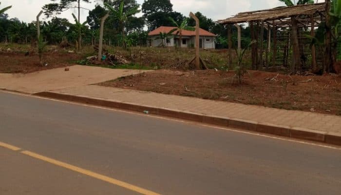 3 acres each 1 billion at Lweza Photo 1